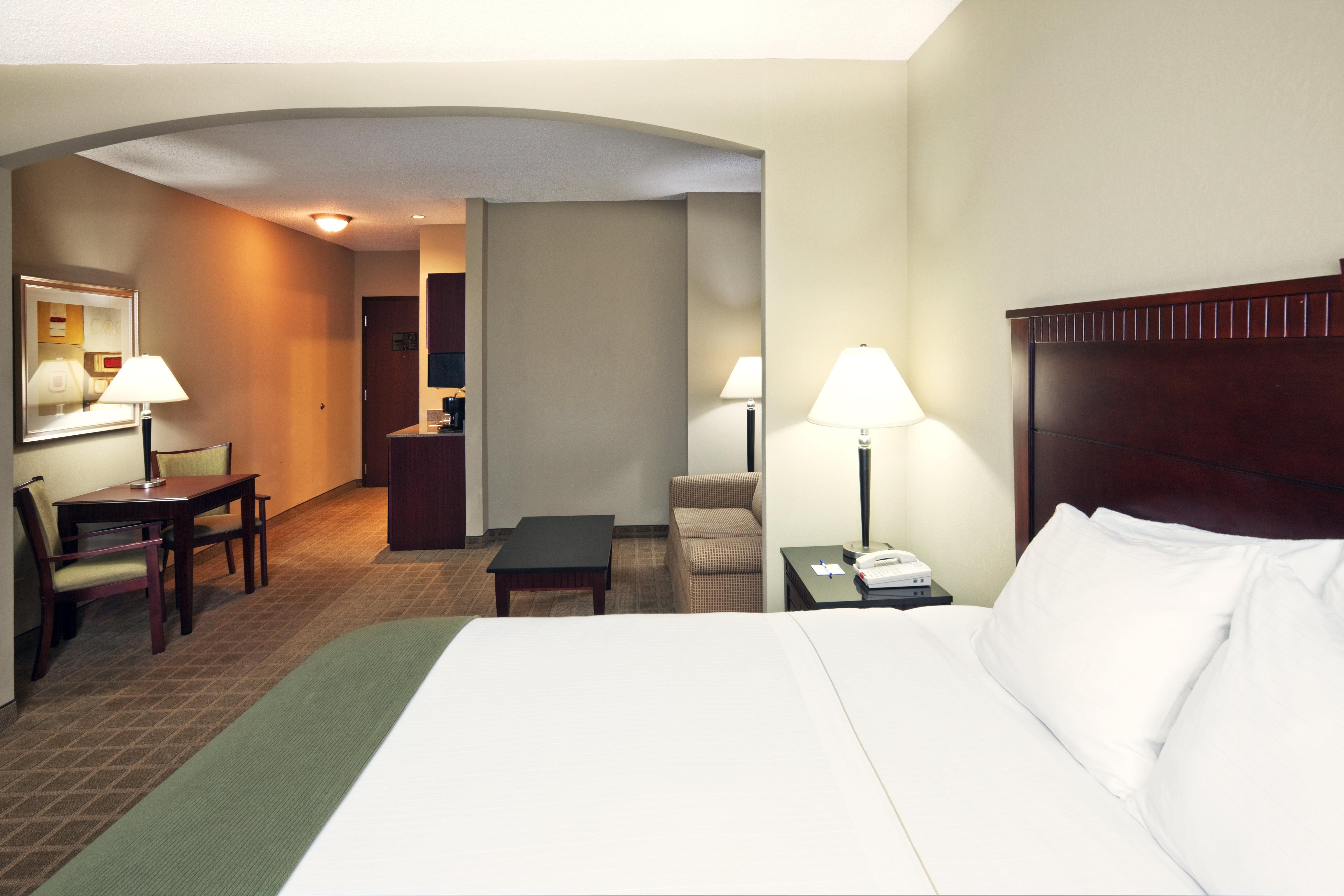 Holiday Inn Express Hotel & Suites Shawnee I-40 By Ihg Dış mekan fotoğraf
